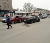 Велосипедист протаранил дорогостоящий Nissan GT-R в Бердске и пострадал, пожалуй, лишь материально