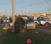 Врезался в столб и погиб 34-летний водитель Subaru в Новосибирске