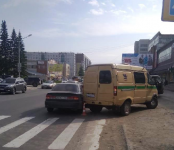 Инкассаторский авто протаранил легковушку в Бердске