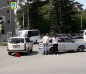 «Мазда» и «Тойота» на поделили перекрёсток в центре Бердска