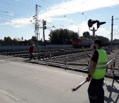 Власти Бердска и путейцы железной дороги напомнили автолюбителям о соблюдении ПДД на переездах