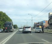 Фура  DAF выдавила легковой Toyota Carina на «встречку» на трассе Р-256 в Бердске