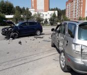 Травмировал руку водитель «Хёндэ» в столкновении двух авто на перекрёстке в Бердске