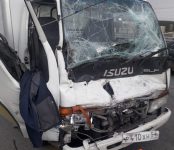 «Свидетель»: Извлекли пострадавшего в ДТП мужчину из грузовичка «Исузу» спасатели МЧС из Бердска