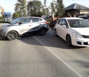 Две автоледи на сорок минут устроили серьёзный автомобильный затор в Бердске