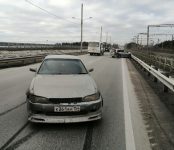 Сломал ключицу и получил сотрясение головного мозга водитель «Ниссана» в жёстком ДТП на бердском мосту