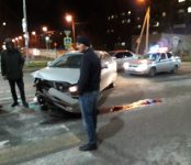 Mitsubishi Lancer и Honda Accord не разъехались без столкновения на широкой улице Ленина в Бердске