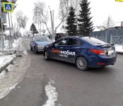 Тройное ДТП на перекрёстке в Бердске устроил таксист от «Ситимобил»