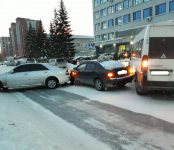 В течение часа блокировали проезд по улице Попова участники тройного ДТП в Бердске