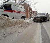 «Ковидная» неотложка попала в ДТП из-за колеи в Бердске