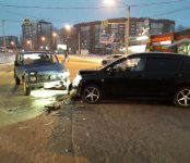 «Нива» без страховки протаранила «Ниссан» на перекрёстке в Бердске