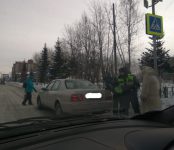 Водитель «Хёндэ» протаранил «Тойоту» на переходе в Бердске и покинул место происшествия