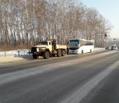 50 пассажиров междугороднего автобуса спасли сотрудники ГИБДД в лютый мороз на трассе в Бердске