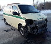 «МАЗ» протаранил инкассаторский автомобиль на трассе в Бердске