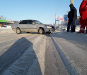 Разбил иномарку о столб из-за колеи автолюбитель на дороге в Бердске