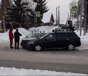 На перекрёстке с пятью светофорами в Бердске столкнулись два автомобиля