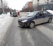 Hyundai не уступил дорогу Mazda в Бердске и протаранил его в бок