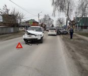 Едва не пострадал пассажир отечественного авто в тройной аварии в Бердске