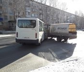 Две «газели» не разъехались без ДТП на главной улице Бердска