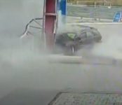 Нетрезвый водитель протаранил бензоколонку на трассе в Искитимском районе