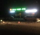 Ночной мотоциклист врезался стоящий автомобиль в Бердске