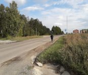 Боятся переходить дорогу к автобусной остановке школьники в Бердске