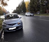 Mazda Demio протаранила Toyota Ractis на улице Лунной в Бердске