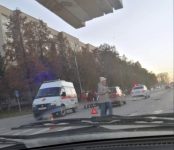 Едва не сбила ребёнка на самокате иномарка в центре Бердска