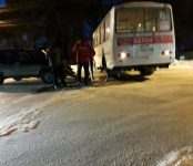 «Хонда CR-V» в Бердске протаранил на скользкой дороге рейсовый автобус №7