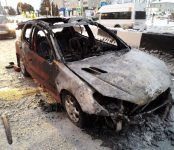 В центре Бердска сгорел дотла Peugeot 206