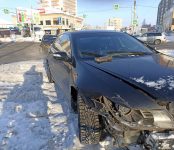 Жёсткое тройное ДТП на перекрёстке в Бердске обошлось без пострадавших