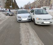 Из-за сугроба у дороги в Бердске произошло тройное ДТП