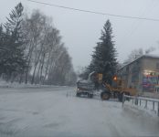 В Бердске продолжается активный вывоз снега с дорог