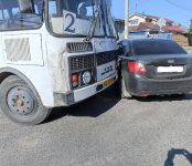 Автобус №2 протаранил легковую иномарку в Бердске