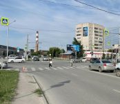 Не спешился на переходе велосипедист в Бердске и попал под колёса автомобиля