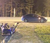 Автомобилист на «Хёндэ» «догнал» и сбил байкера на «Сузуки» на трассе в Бердске