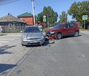 Девушки на Volkswagen Tiguan и Ford Focus столкнулись в Бердске