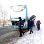 Дорожники спасли хоккейную команду из Бердска от мороза