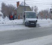 Легковой «Toyota Wish» и маршрутная «ГАЗель» не поделили перекрёсток в Бердске