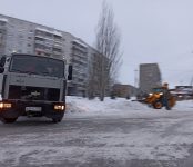 Экстренно собрал чиновников из-за выпавшего снега в Бердске и.о. мэра Владимир Захаров