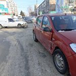 Пикап «ИЖ» протаранил хэтчбек Dacia на главной улице Бердска