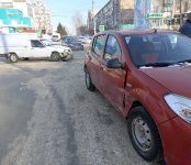 Пикап «ИЖ» протаранил хэтчбек Dacia на главной улице Бердска