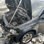 Выгорел моторный отсек в автомобиле автолюбителя в Бердске