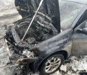 Выгорел моторный отсек в автомобиле автолюбителя в Бердске