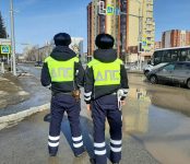 Сотрудники ГИБДД Бердска нашли водителя сбившего двух детей на переходе