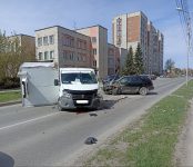 В лобовом столкновении грузовой ГАЗели и кроссовера в Бердске травмирован водитель грузовика