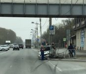 «Тойота Спасио» снесла ограждение в Бердске на День Победы