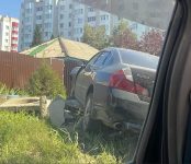 «Nissan Fuga» снёс водонапорную колонку на улице Красноармейская в Бердске