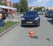 «Porsche Cayenne» сбил девушку на остановке «ДК Родина» в Бердске