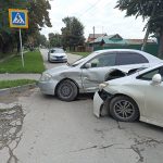 Две девушки на иномарках столкнулись на перекрёстке в Бердске